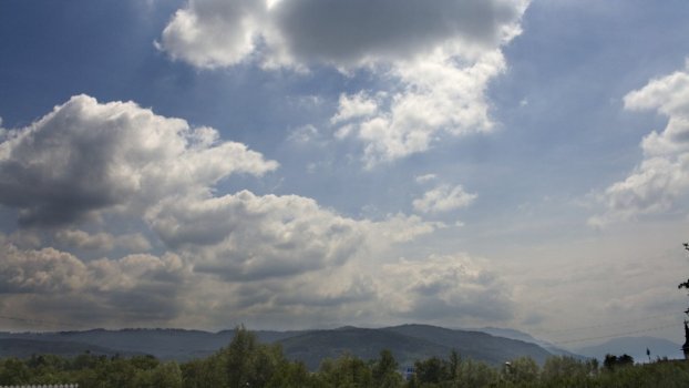 Timelapse wild clouds