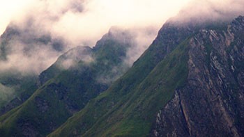 Timelapse Mountains with clouds tele