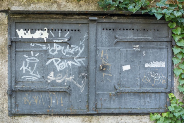 OpenfootageNET_textures_old_irondoor