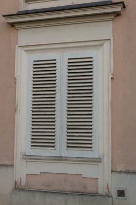 OpenfootageNET_textures_old_wood_window_closed