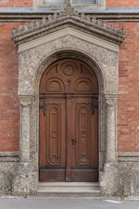 OpenfootageNET_textures_old_wooden_curch_door 4912 × 7360