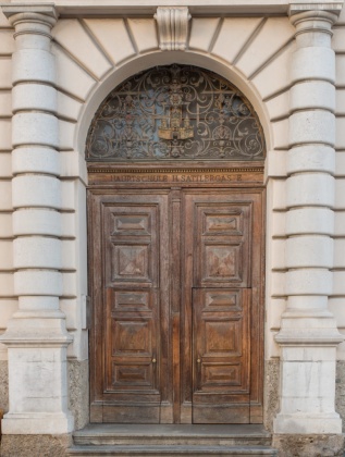 OpenfootageNET_textures_oldbigwoodendoor_01