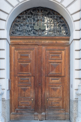 OpenfootageNET_textures_oldbigwoodendoor_02