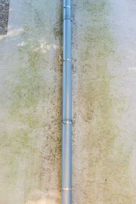 OpenfootageNET_textures_rain_downpipe