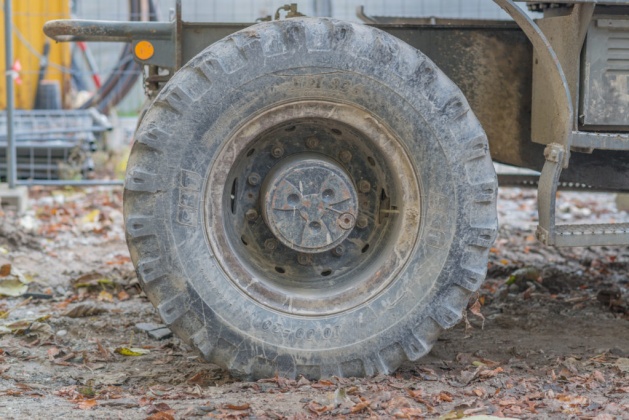 OpenfootageNET_textures_tire_excavator2 7360 × 4912